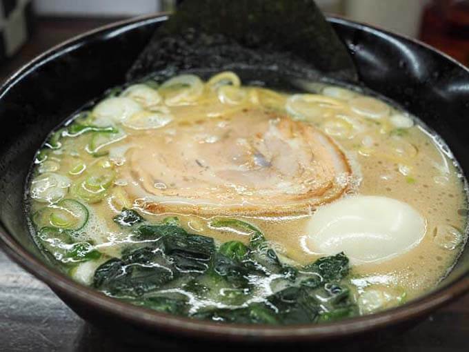 麺王 | 富山市内で人気の家系ラーメン「ピリ辛高菜ごはんもご一緒に」