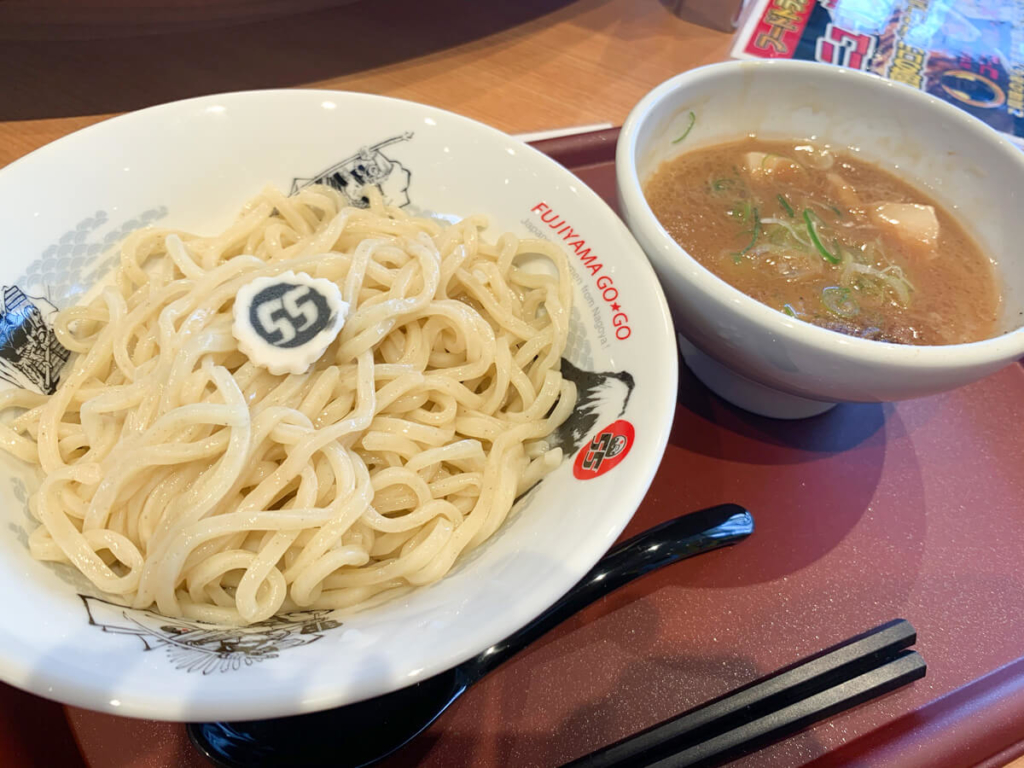 【フジヤマ55 富山初進出】ゴーゴーカレー×つけ麺「もちっと全粒粉太麺と濃厚スープ」