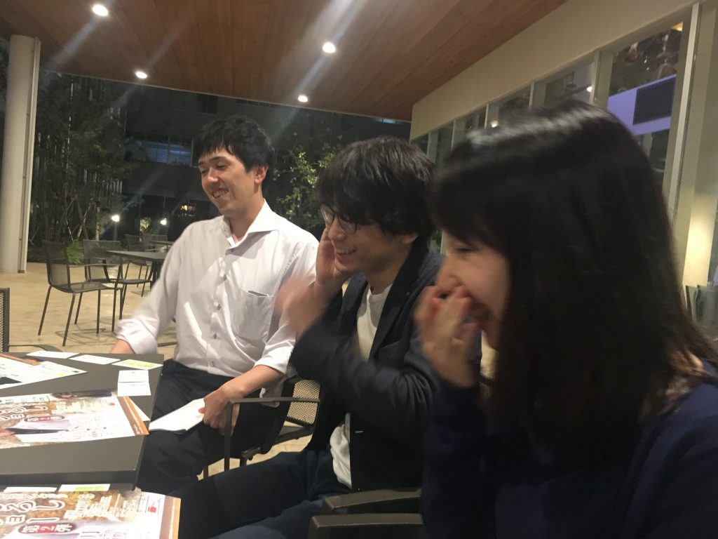 雨天時も安心の吹き抜けスペース『1F貫通通路』