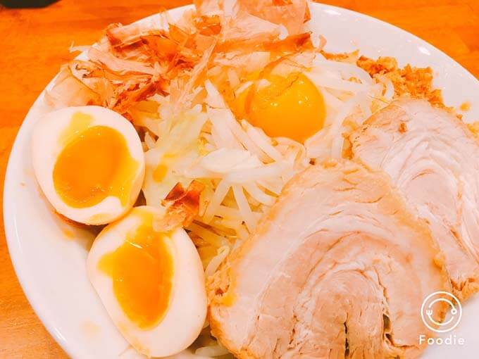 まぜそばは想像以上のボリューム感