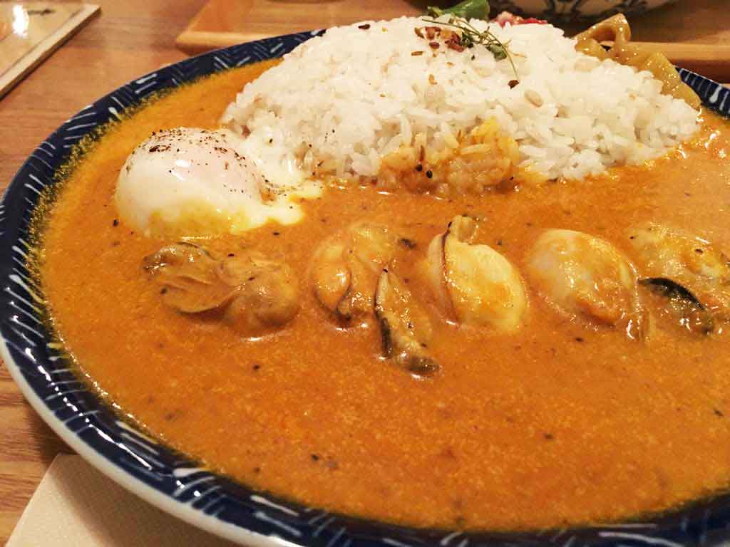 富山市総曲輪から徒歩5分、アオヤギ食堂でおしゃれカレーランチはいかが?