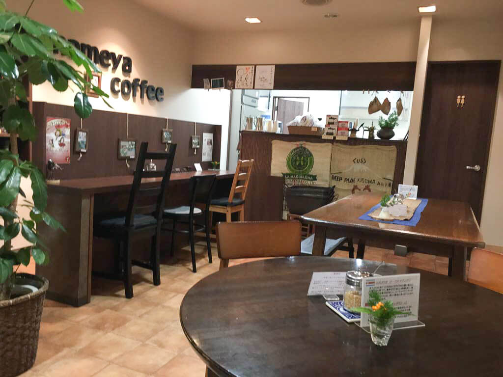 まめやコーヒーの店内