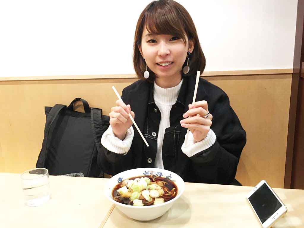 富山ブラックは富山駅内でも食べられる