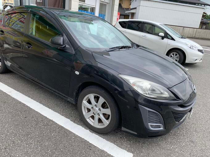 駐車場は目の前にある