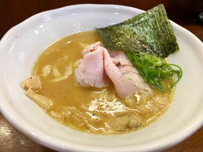 醤油ラーメン 850円