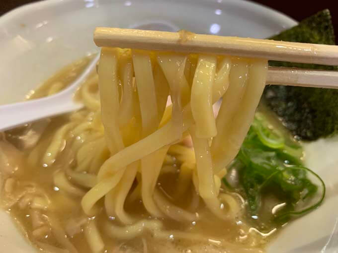 パスタのような太麺がうまい