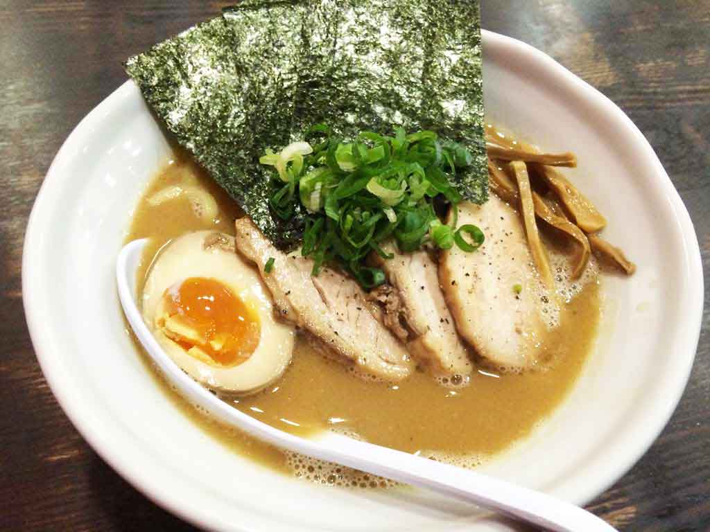 【DOG HOUSE】濃厚な鶏白湯のラーメンがおすすめ