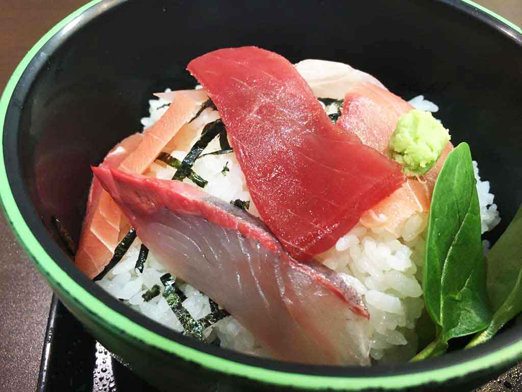 【どんどん亭】富山の安くて美味い海鮮丼、ワンコインランチが魅力的!