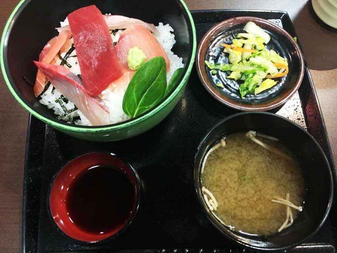 噂のワンコイン海鮮丼