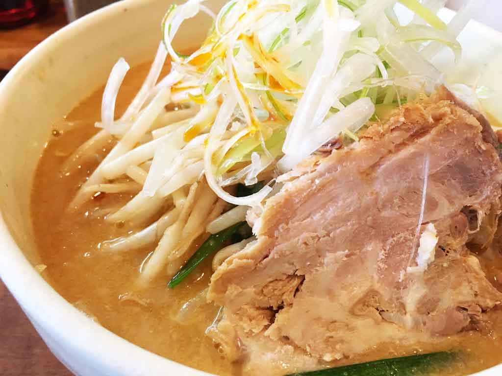 【キラリ】射水市で食べる濃厚味噌らーめん、昼限定の二郎系も魅力