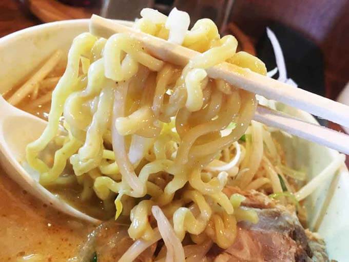 キラリでしか味わえない食感の太麺