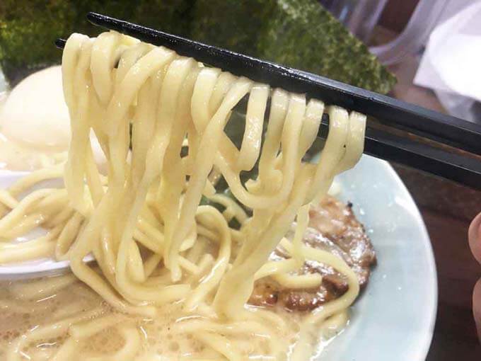強いコシのある中太麺