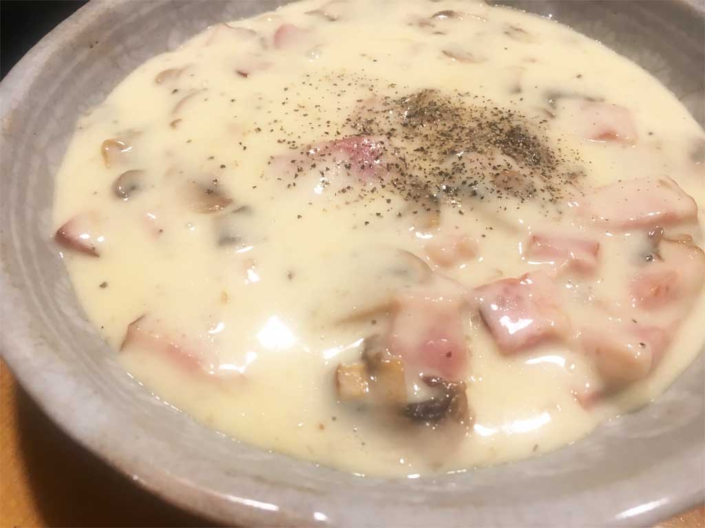 変化球のカルボナーラうどんもおすすめ