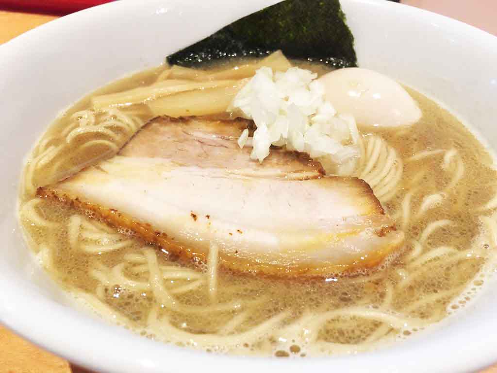 麺屋一鶴の鶏煮干しラーメン