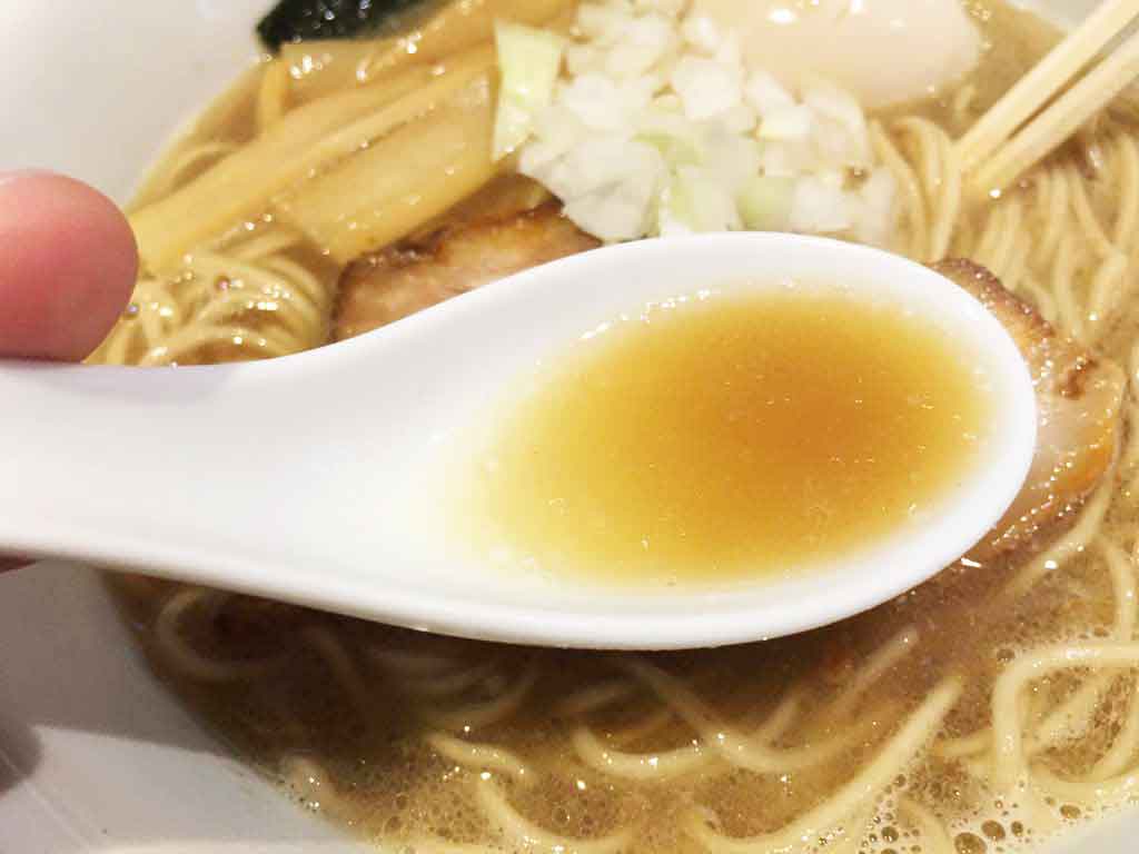 鶏煮干しラーメンのスープ