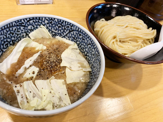 豚骨醤油ベースのふじもりそば