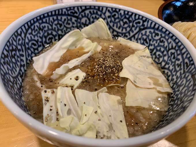 豚骨醤油ベースのつけ汁