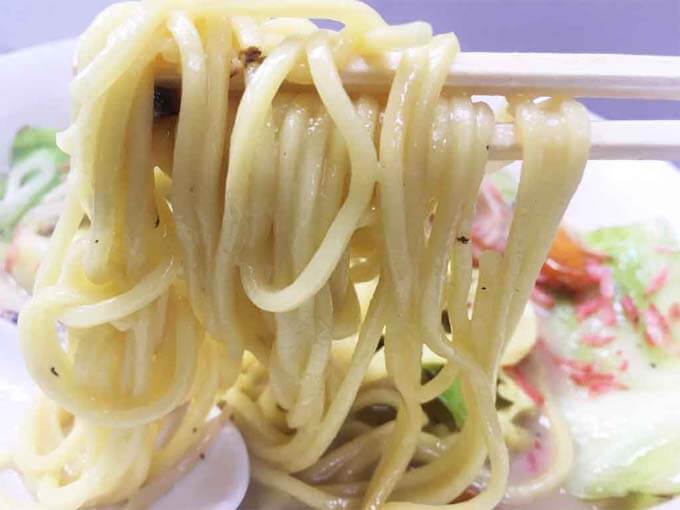 モチっとした中華麺を使用