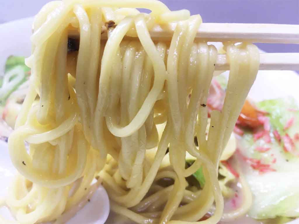 たっぷり野菜とモチっと中華麺で食べ応え抜群