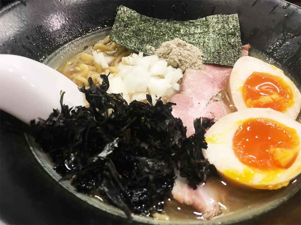 春をさきどり、限定メニューの岩本屋の“濃”煮干そばを紹介