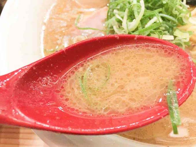 濃厚な魚介豚骨スープ
