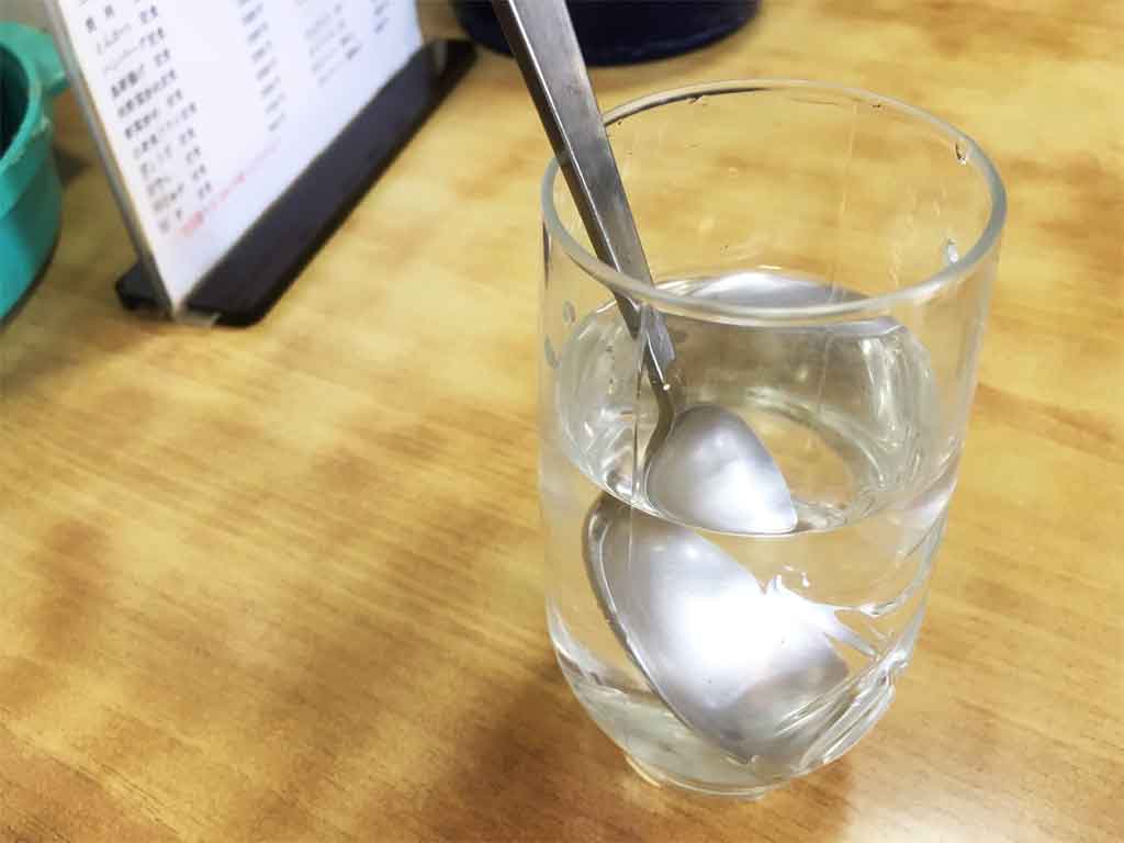 インスタ映え間違いない、スプーンとコップのデザイン感