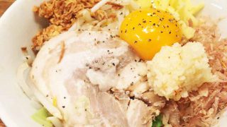 【キラリ】夜限定メニューのまぜそば、にんにくとチーズが決め手!