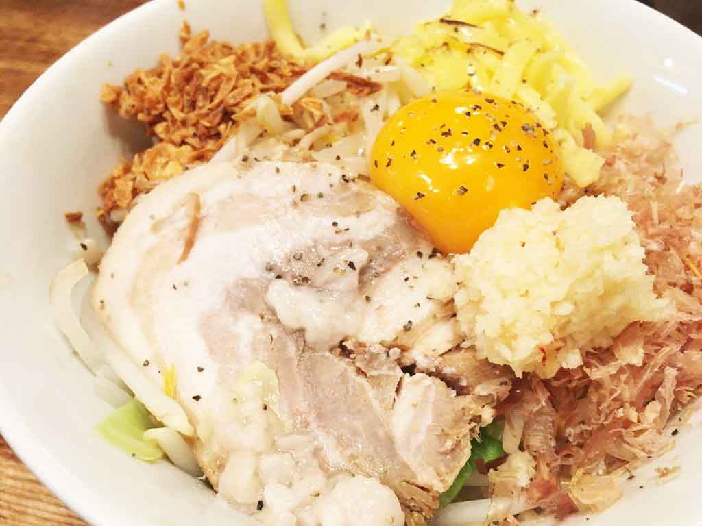 【キラリ】夜限定メニューのまぜそば「にんにくとチーズが決め手!!」