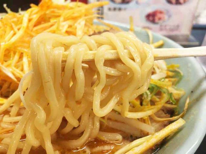 味噌ラーメンには太麺が合う