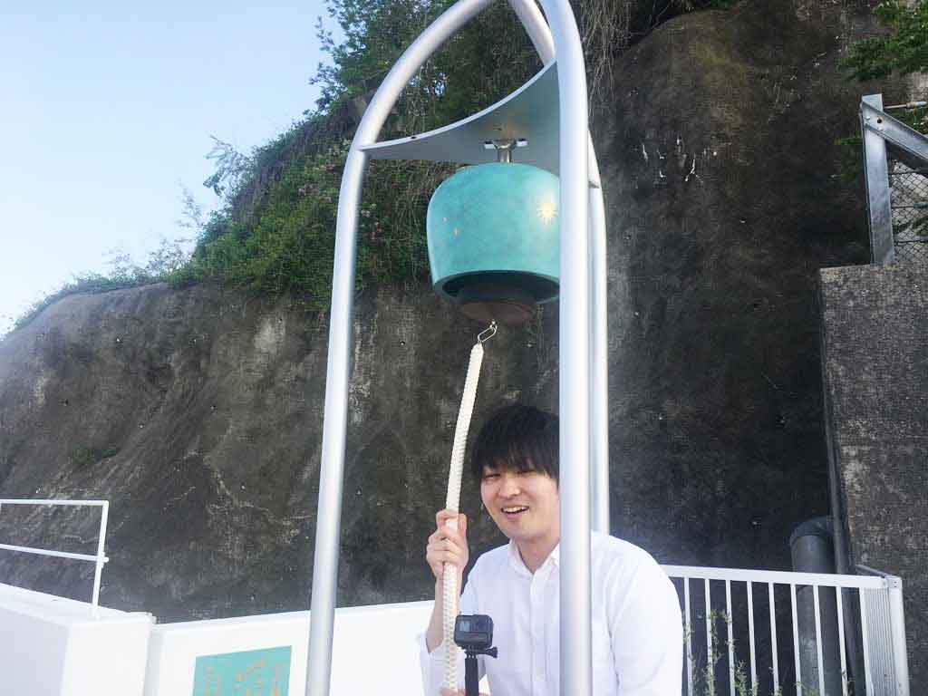 高岡工芸品の鐘を鳴らして、幸せを願おう