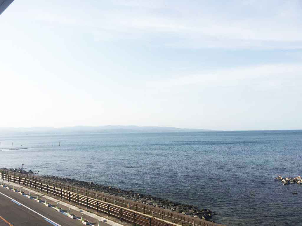 デッキから望む富山湾と立山連邦はすばらしい景色