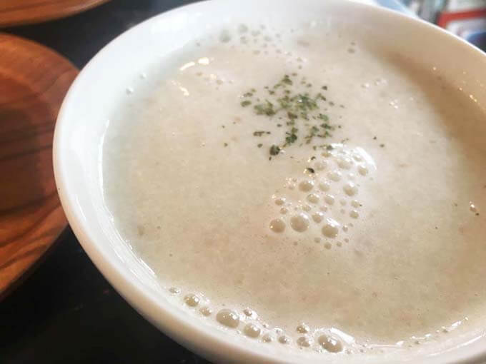 野菜がいっぱい入ったかぶの豆乳スープ