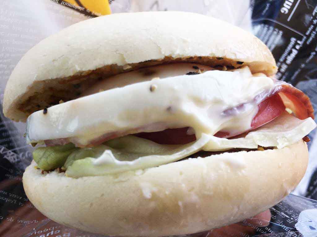 地元たまごのBLTE 450円