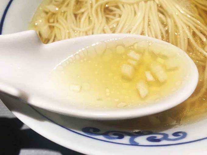 お蕎麦のような上品なスープ