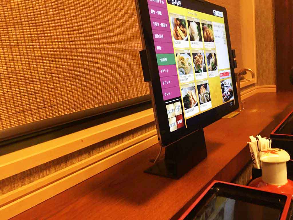 タブレットで注文、ファミリーで楽しめる