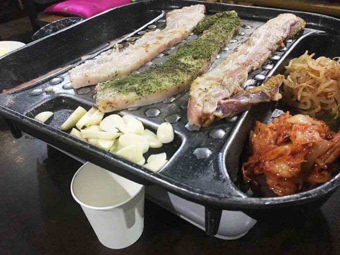 看板メニューのサムギョプサル