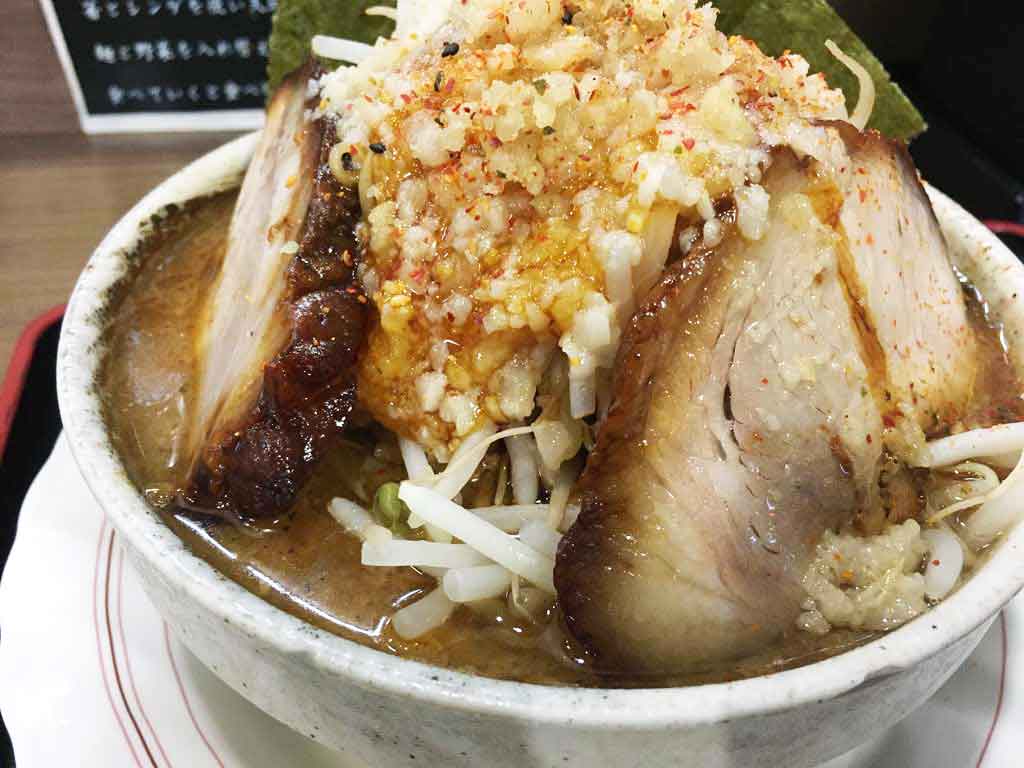 【麺家とみぃず】二郎系ラーメンとまぜそば、人気の極太麺メニューがうまい