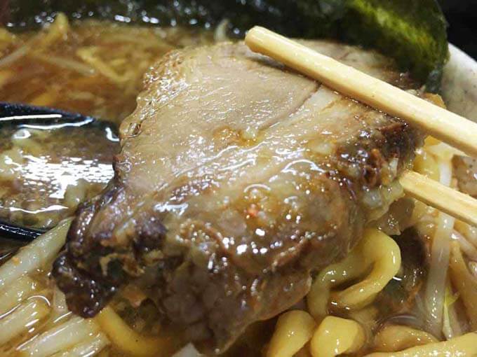 ステーキのような厚みのチャーシュー