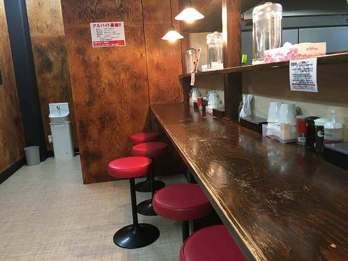 麺屋やまひでのカウンター席