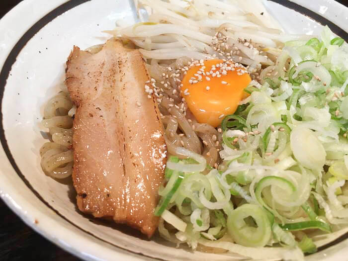 【麺家やまひで 掛尾店】台湾まぜそばの名店が移転オープン!3種のまぜそばを食らう
