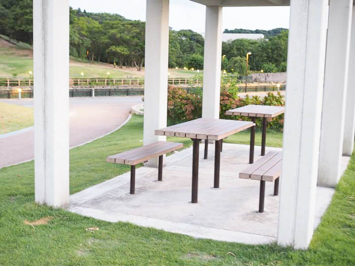 公園内のベンチ