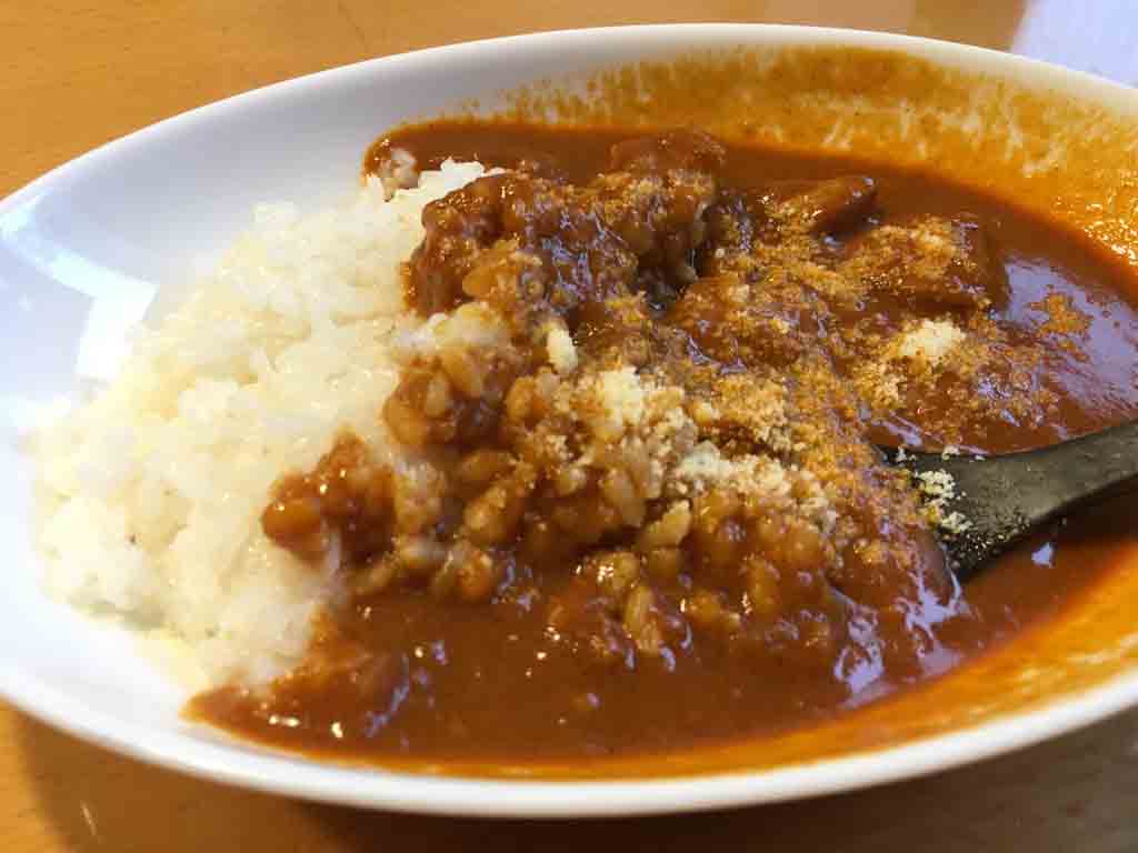 バターチキンカレーにチーズアレンジ
