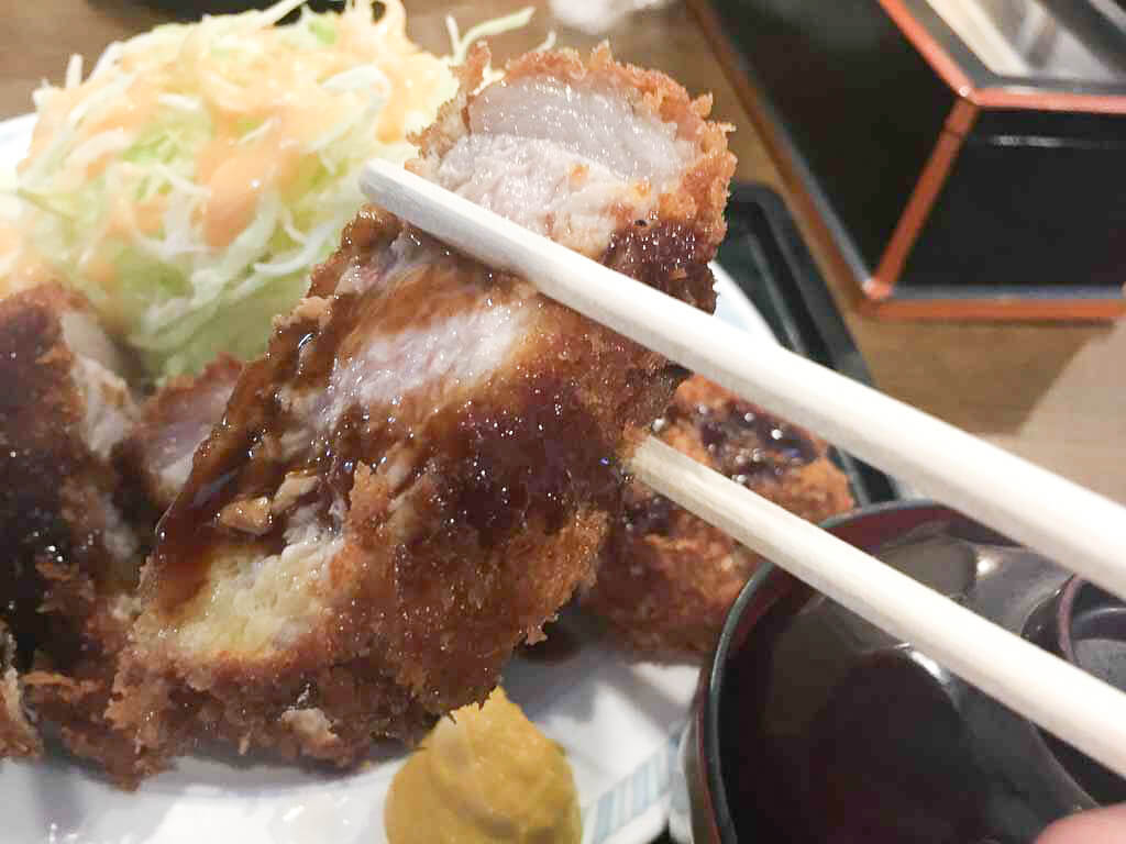 厚みのあるとんかつ、食べ応え抜群
