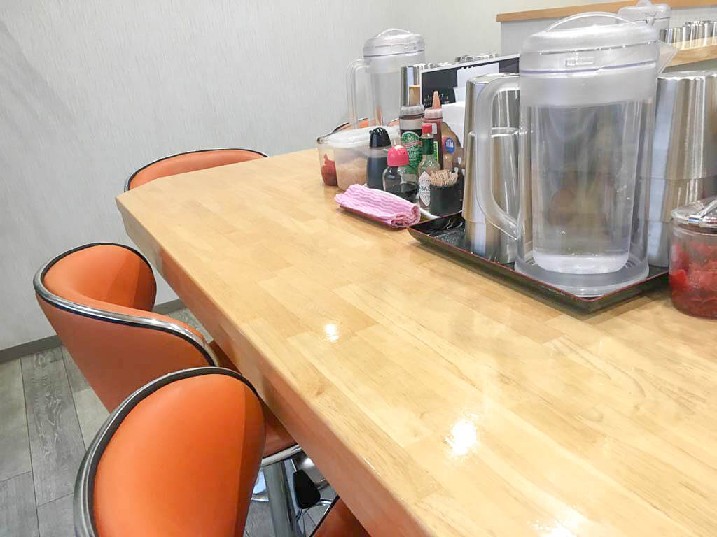 かれえていのカウンター席
