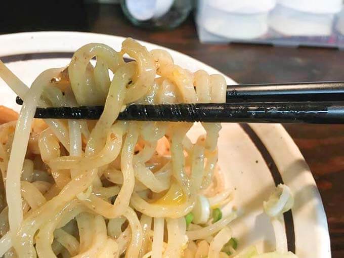 もっちり太麺がどのタレにもマッチ