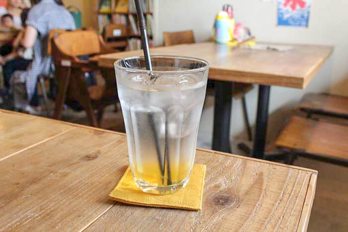 冷たいレモネード