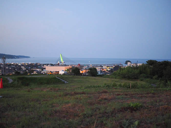 夕闇にそまる富山湾