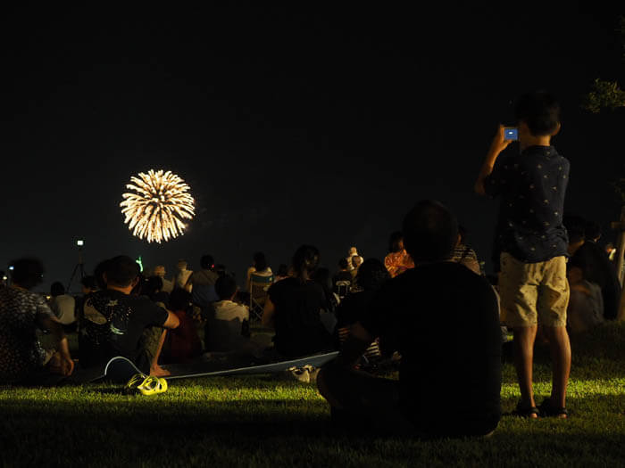 【氷見まつり 花火】人混みなし!落ち着いて見れる隠れスポット「朝日山休憩施設」
