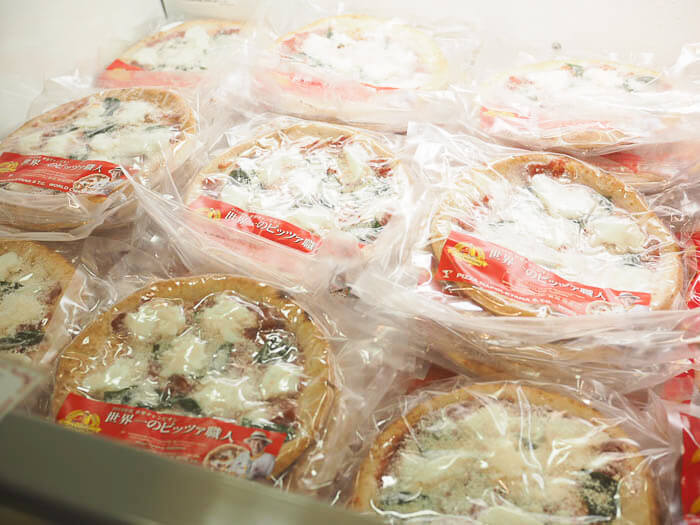 冷凍ピザも販売
