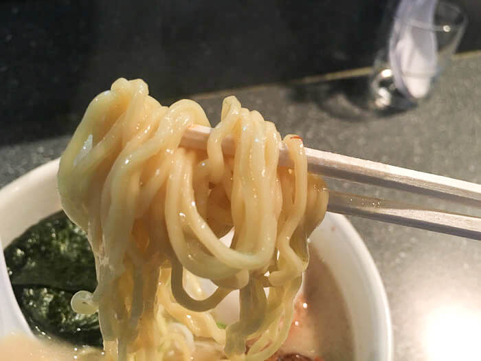 とんしおラーメンの麺